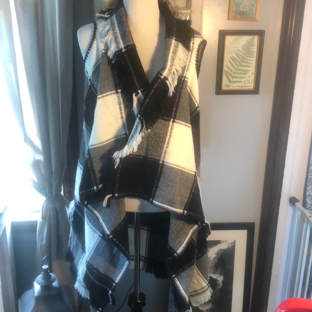 BLK & WHITE CHECK VEST